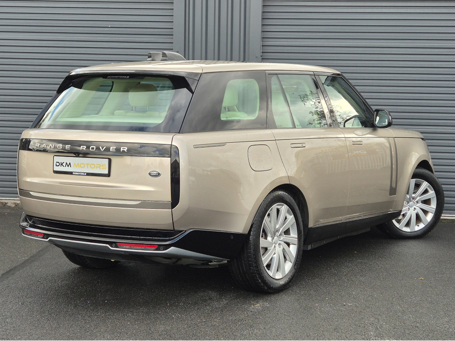 2023 Land Rover Range Rover SE P440E HYBRID €109,995
