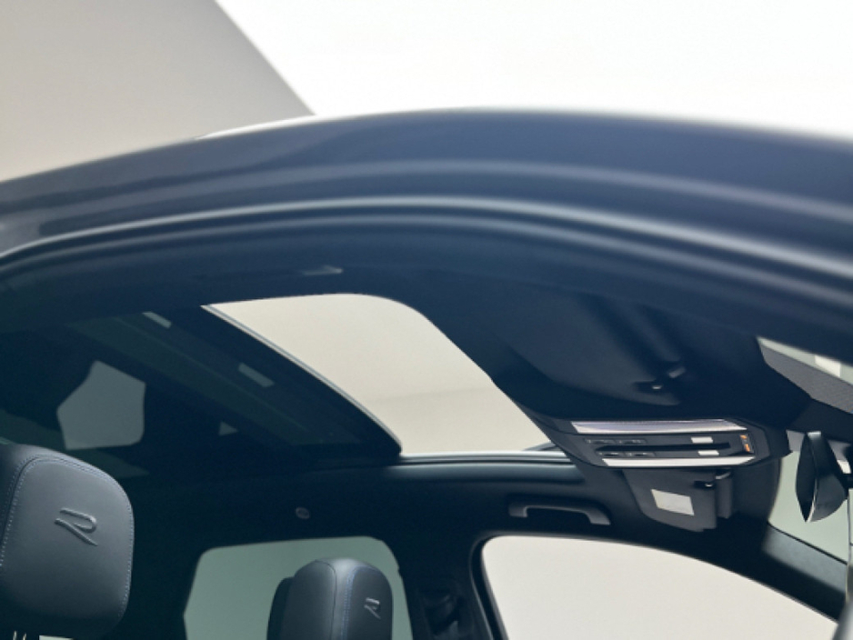 2025 Volkswagen Touareg R V6 3.0 TSI PHEV 462HP €89,990