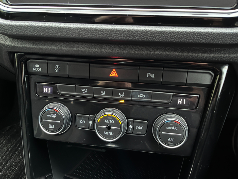 2022 Volkswagen T-Roc STYLE BLACK EDITION AUTOMATIC 2.0 DIESEL //ADAPTIVE CRUISE CONTROL//KEYLESS ENTRY//REVERSE CAMERA//