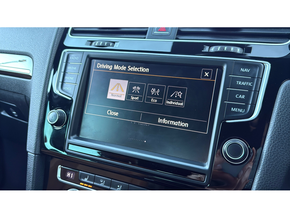 2014 Volkswagen Golf *HIGHLINE-MILANO MODEL* FULL SPC / COGNAC LEATHER - HEATED SEATS - CAMERAS - PEARL WHITE €12,900