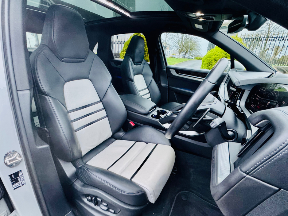 2024 Porsche Cayenne 3.0 V6 E-HYBRID AUTO==HUGE SPEC==COST €153K NEW== €116,950