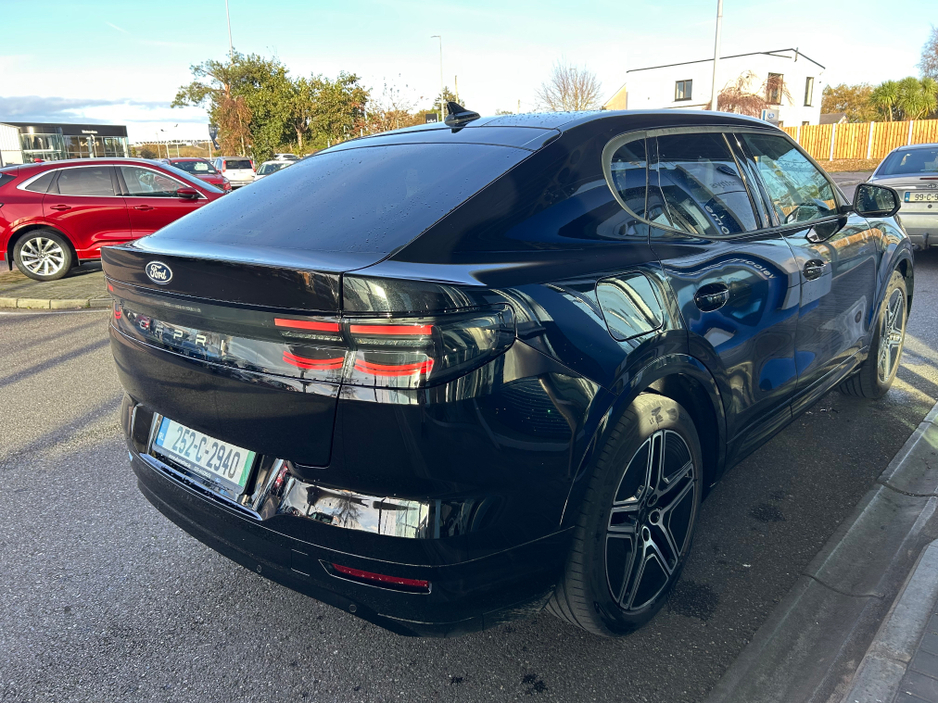 2025 Ford Capri PREMIUM EXTENDED RANGE €44,950