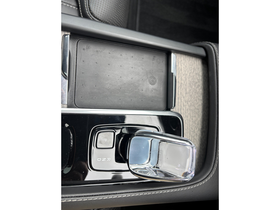 2023 Volvo XC90 RECHARGE T8 ULTIMATE DARK AWD €67,900