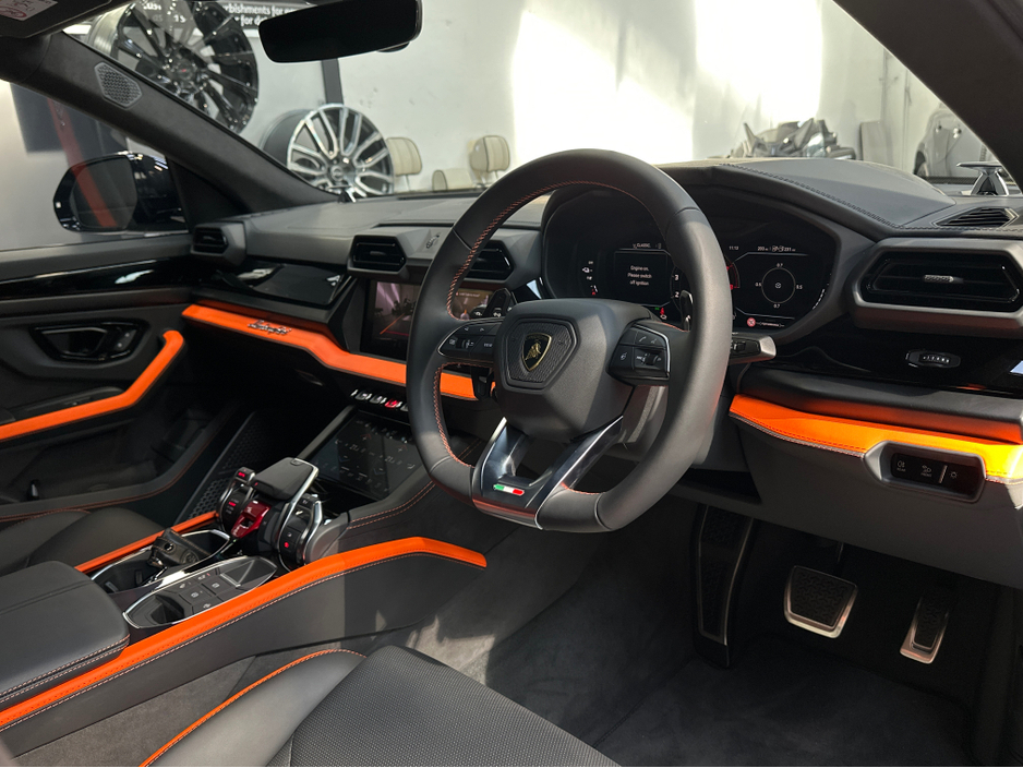 2025 Lamborghini Urus URUS S-E 4X4 V8 TWIN TURBO €359,950