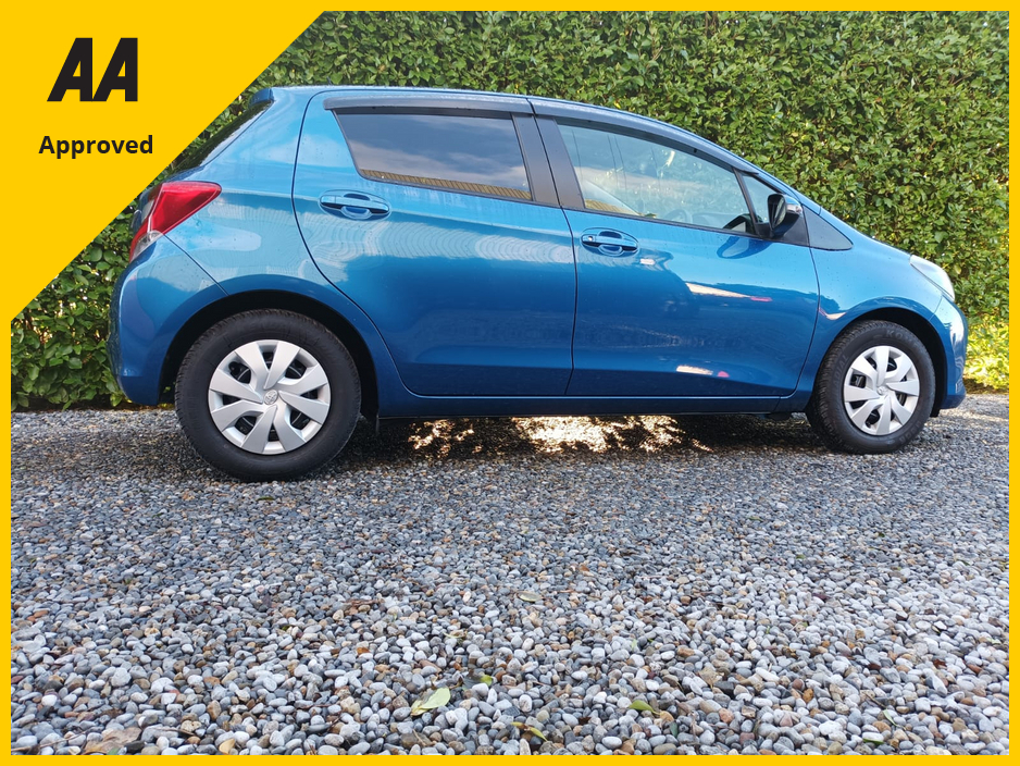 2016 Toyota Yaris 1.3 PETROL 4 CYLINDER AUTOMATIC ONLY 28,643 kms FACTORY IMMOBILISER PROXIMITY KEY MULTI FUNCTION STEERING WHEEL REVERSE CAMERA TOUCH SCREEN RADIO ANDROID AUTO APPLE CAR PLAY 2 YEARS NCT 1 YEAR ROADTAX €13,495