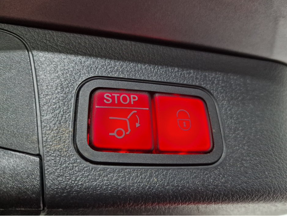 2023 Mercedes-Benz EQB 300 AMG LINE PREMIUM (PAN ROOF / 7 SEATER) 4MATIC AUTOMATIC **ONE OWNER / APPLE CARPLAY / BLIND SPOT ASSIST / ELECTRIC SUNROOF / ELECTRIC BOOTLID / REVERSE CAMERA / WIRELESS PHONE CHARGING** €39,900