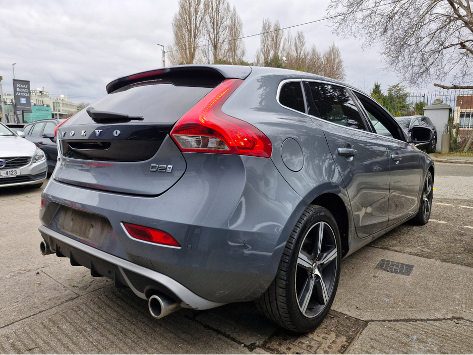 2019 Volvo V40 R-DESIGN AUTOMATIC D2 120BHP NCT 02/27 FINANCE AVAILABLE @ €72 PER WEEK 2 KEYS/ FULL SERVICE HISTORY/ FULL LEATHER/ HEATED SEATS/ DIGITAL DASH/ BLUETOOTH/ REVERSE CAMERA/ SAT NAV/ HISTORY CHECKED €15,950