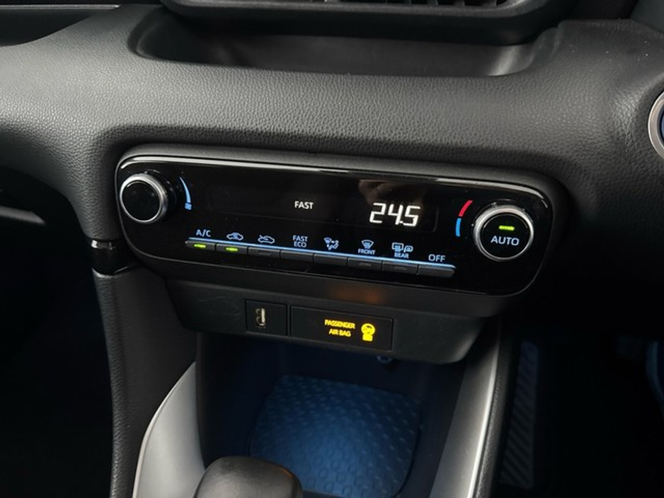 2021 Toyota Yaris LunaSport Hybrid €19,950