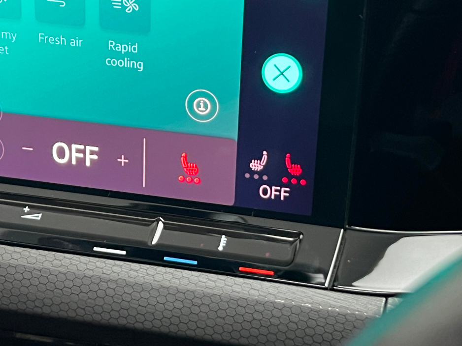 2022 Volkswagen Golf GTI CLUBSPORT 2.0 TSI 300HP *PAN ROOF* €49,990