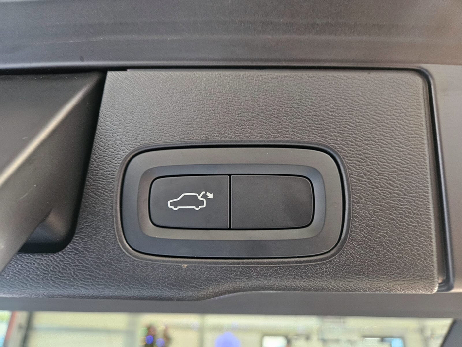 2022 Volvo XC60  €42,950