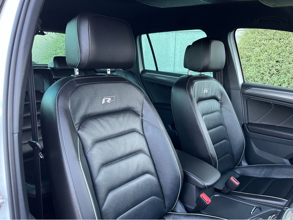 2018 Volkswagen Tiguan R-LINE 4 MOTION AUTOMATIC 2.0 DIESEL //MASSIVE SPEC//FULL LEATHER//HEAD UP DISPLAY//HEATED SEATS//360 PARKING CAMERAS// €29,950