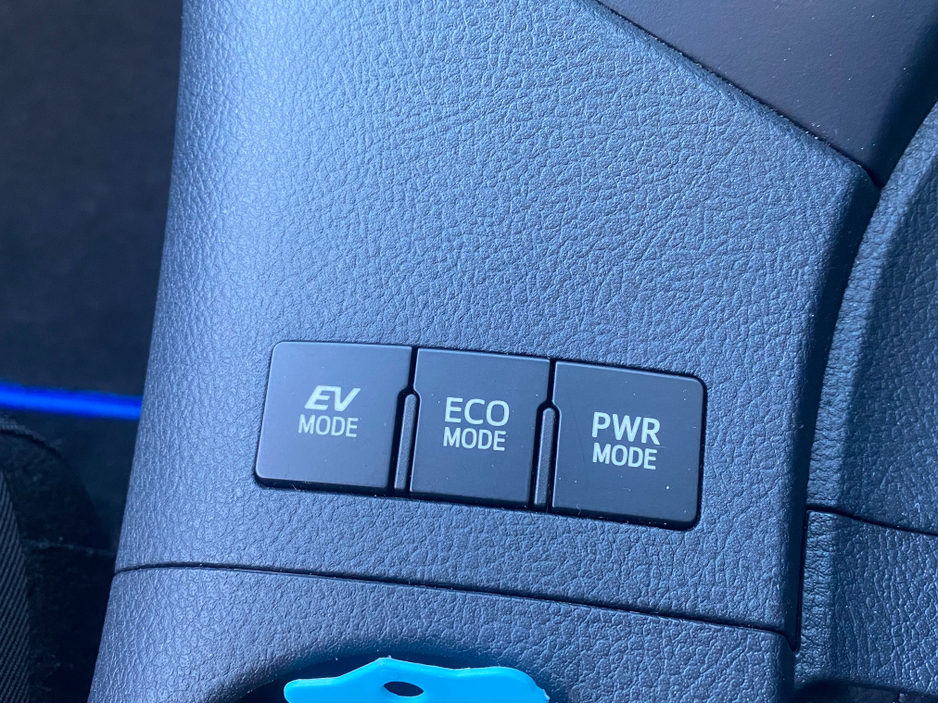 2016 Toyota Auris HYBRID @ Waltons Garage Ranelagh €13,950