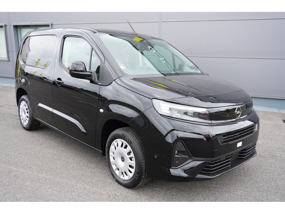 2026 Opel Combo SPORTIVE 1.5 D-TURBO €25,000