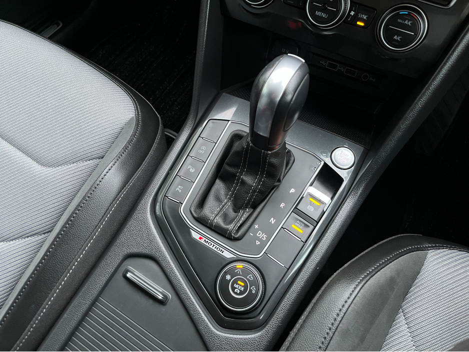 2020 Volkswagen Tiguan R-LINE 4MOTION AUTOMATIC 2.0 DIESEL //LOW MILES//HIGH SPEC//360 PARKING CAMERAS//HALF LEATHER HEATED FRONT AND REAR SEATS//KEYLESS ENTRY// €34,950