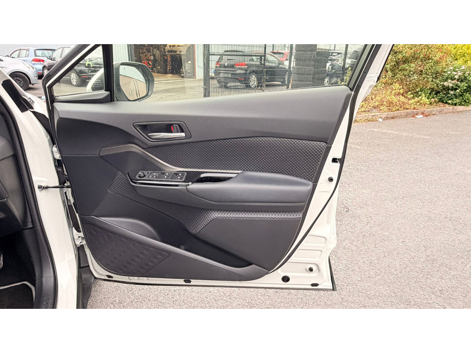 2019 Toyota C-HR 1.8 HYBRID LUNA €22,499