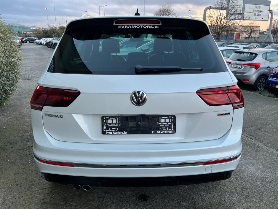 2018 Volkswagen Tiguan R-LINE 4 MOTION AUTOMATIC 2.0 DIESEL //MASSIVE SPEC//FULL LEATHER//HEAD UP DISPLAY//HEATED SEATS//360 PARKING CAMERAS// €29,950