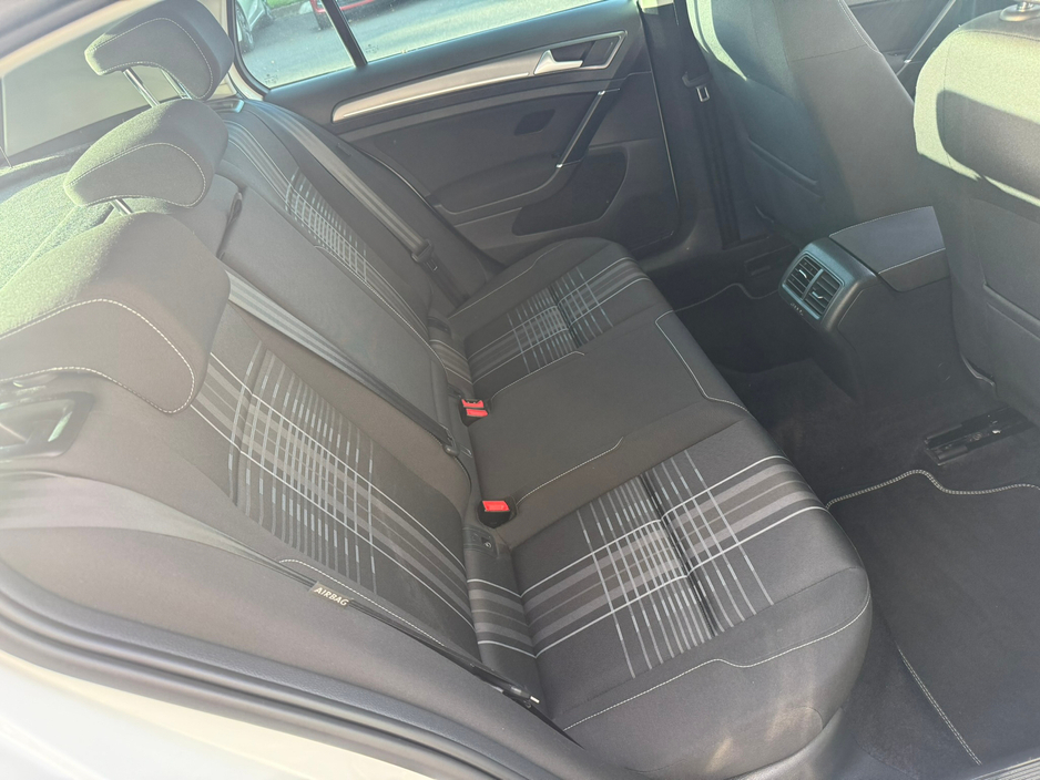 2015 Volkswagen Golf  €14,990