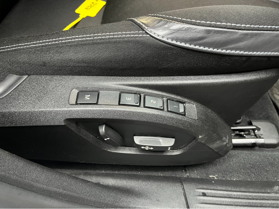 2014 Volvo V40 €10950! 2014 VOLVO V40 1.6 AUTOMATIC / CRUISE CONTROL / REVERSE CAMERA / ELECTRIC MEMORY & HEATED SEATS €10,950