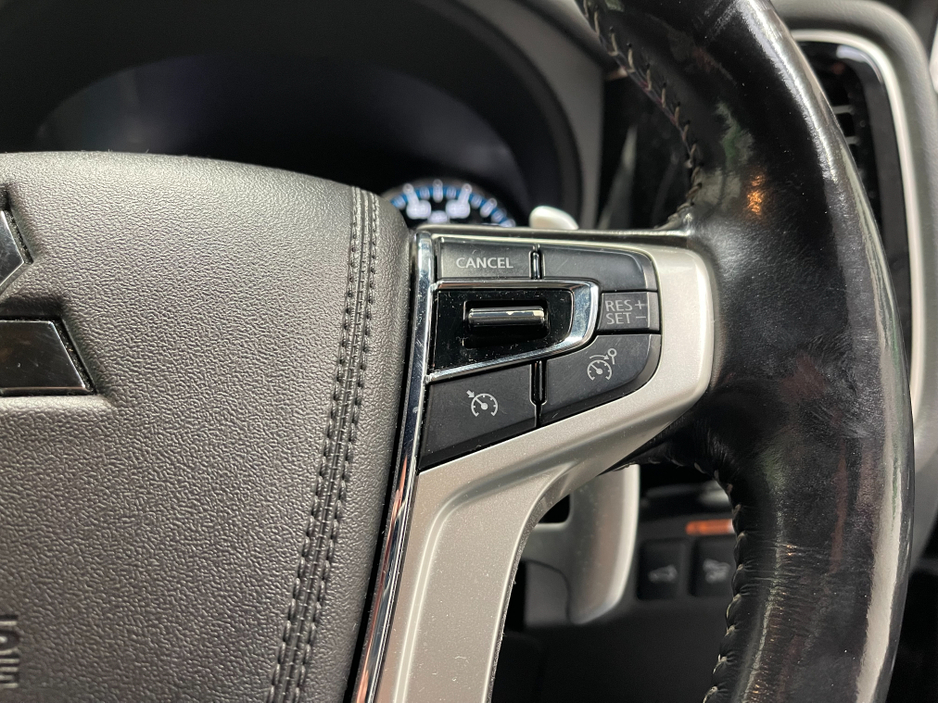 2018 Mitsubishi Outlander HYBRID 2.4 PHEV 4H AUTOMATIC 5DR MODEL  www.bolandscarcentre.ie €19,900