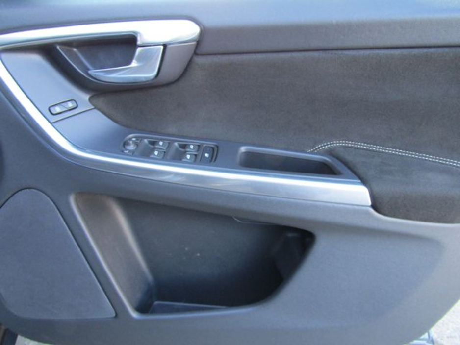 2016 Volvo XC60 2.0 D4 R-design NAV 190BHP 5DR €15,950