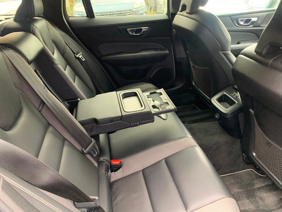 2021 Volvo V60 2.0 B4 197 BHP DSL R-DESIGN AUTO // ONE OWNER // FULL SERVICE HISTORY // STUNNING CONDITION 02/27 NCT // €270 ROAD TAX // €30,950