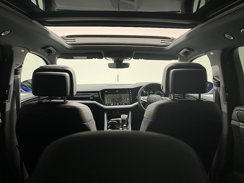 2025 Volkswagen Touareg R V6 3.0 TSI PHEV 462HP €89,990