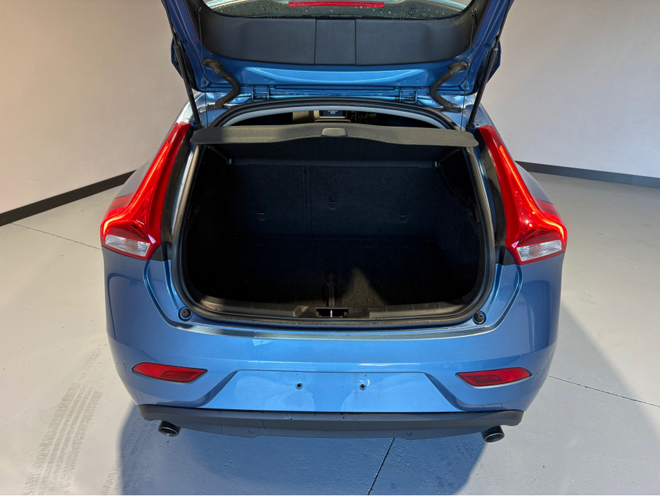 2015 Volvo V40 LOW KMS - AUTO - NEW NCT - REVERSE CAMERA €10,950