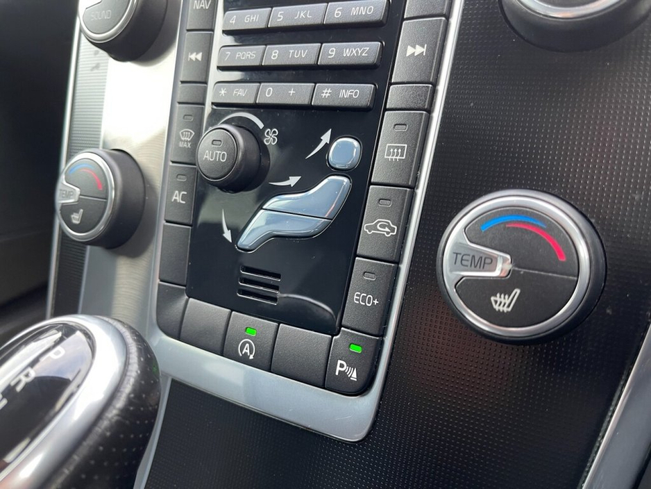 2016 Volvo XC60 2.0 D4 R-Design Nav SUV 5dr Diesel Auto Euro 6 (s/s) (190 ps)