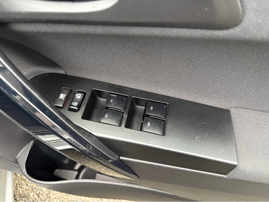 2017 Toyota Auris HYBRID LUNA *Full Toyota Service History…AA Approved…Irish Car* €13,950