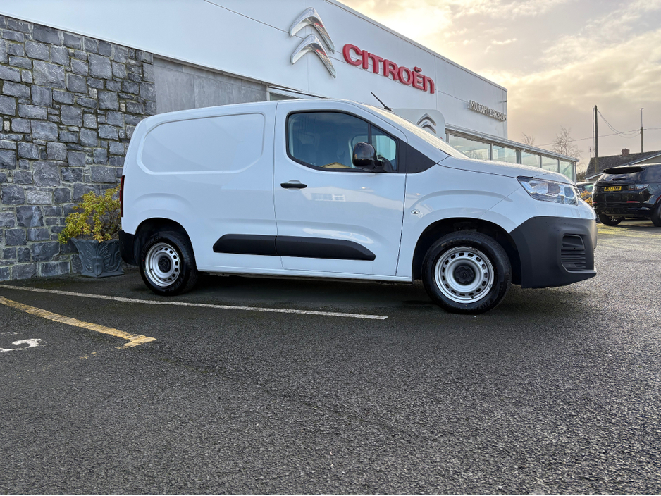 2023 Citroen Berlingo ENT VISION BLUEHDI 10 €23,950