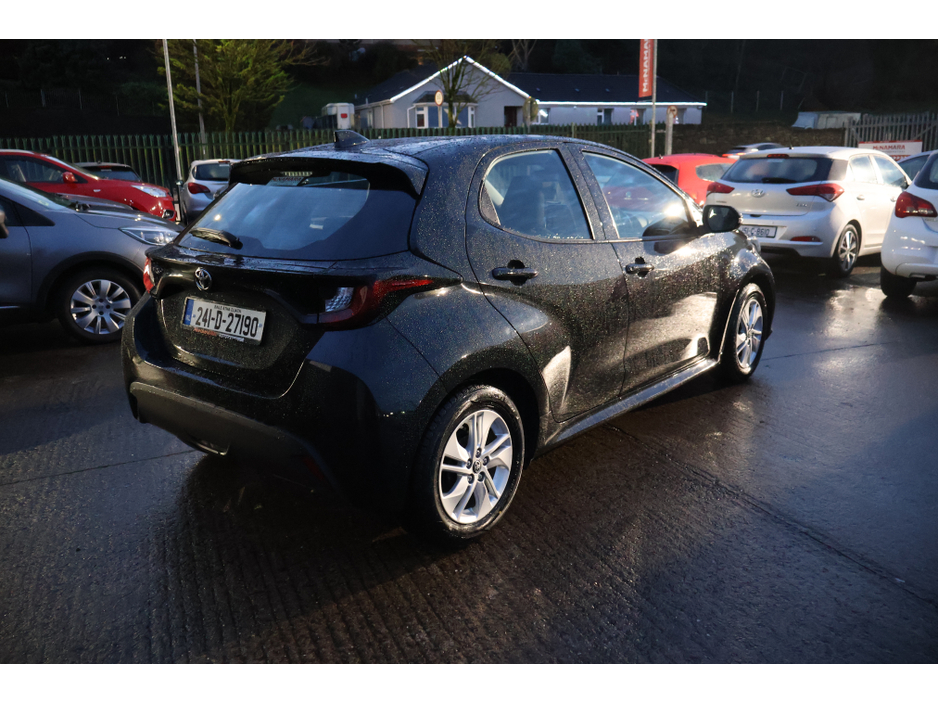2024 Toyota Yaris LUNA 5dr Manual Great Spec! €19,995