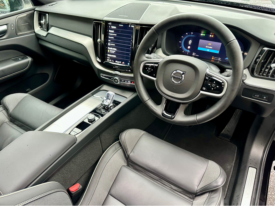 2025 Volvo XC60 ++SOLD++ + T6 PHEV A RECHARGE PLUS EDITION AWD BLACK