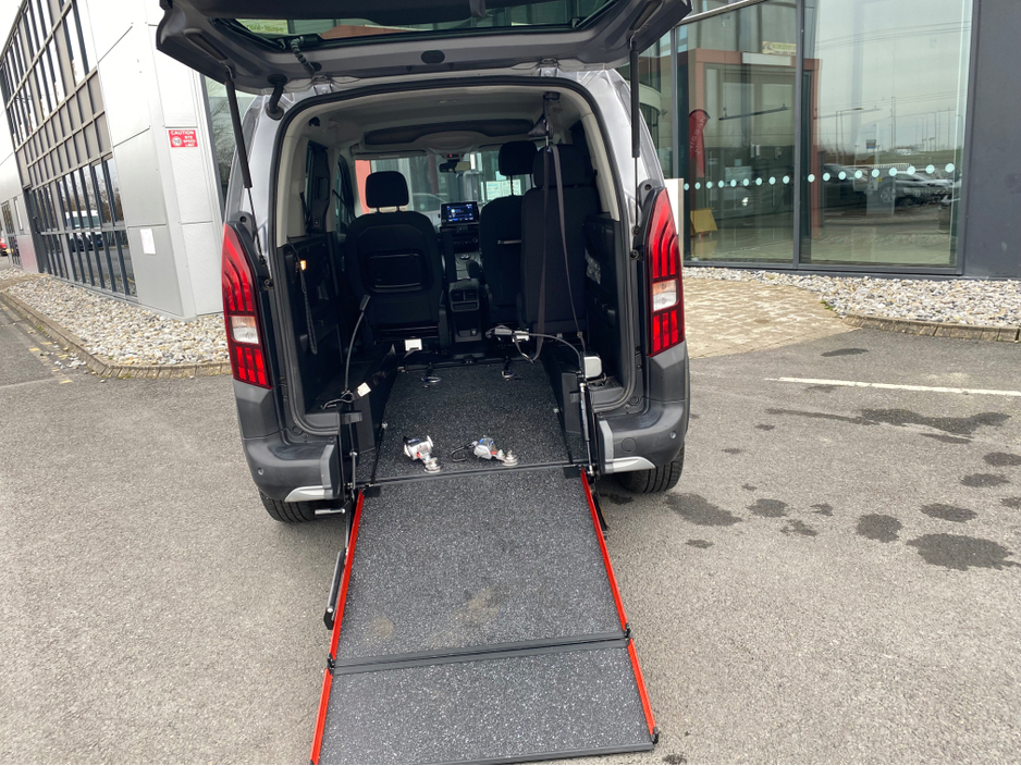 2023 Peugeot Rifter Wheelchair Accessible SWB manual €23,500