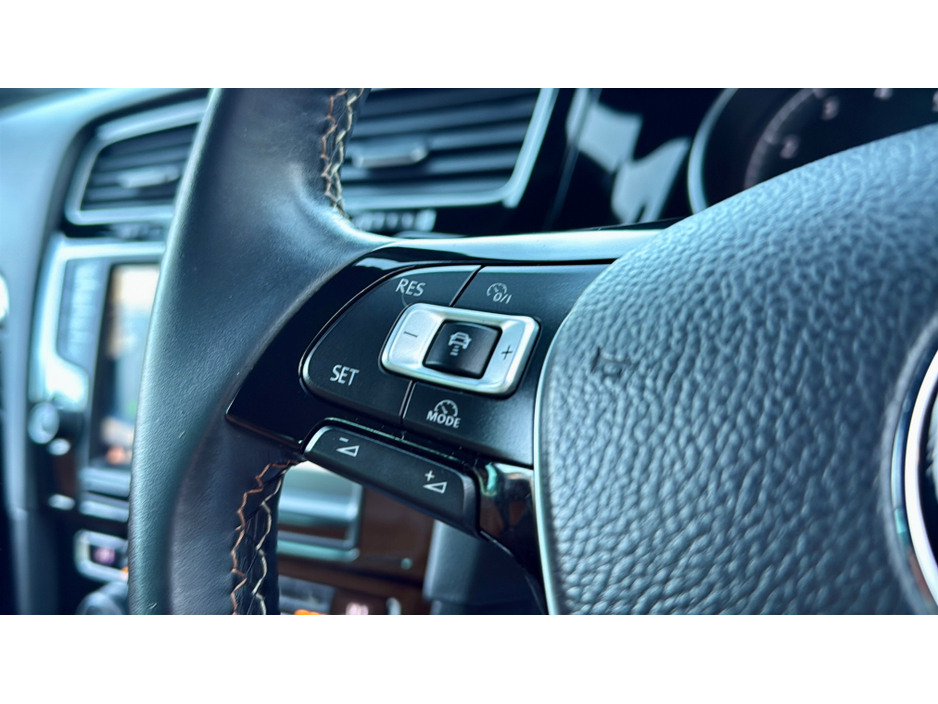 2014 Volkswagen Golf *HIGHLINE-MILANO MODEL* FULL SPC / COGNAC LEATHER - HEATED SEATS - CAMERAS - PEARL WHITE €12,900