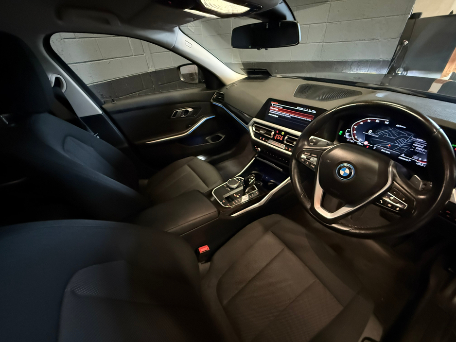 2021 BMW 3 Series 330e SE Pro Auto €21,900
