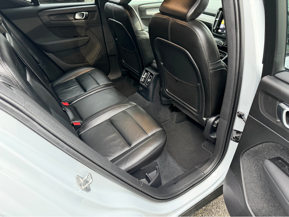 2021 Volvo XC40 R-DESIGN T5 RECHARGE//FULL LEATHER//FULL VOLVO SERVICE HISTORY//GREAT SPECIAL//SIMI AND AA DEALER €31,950