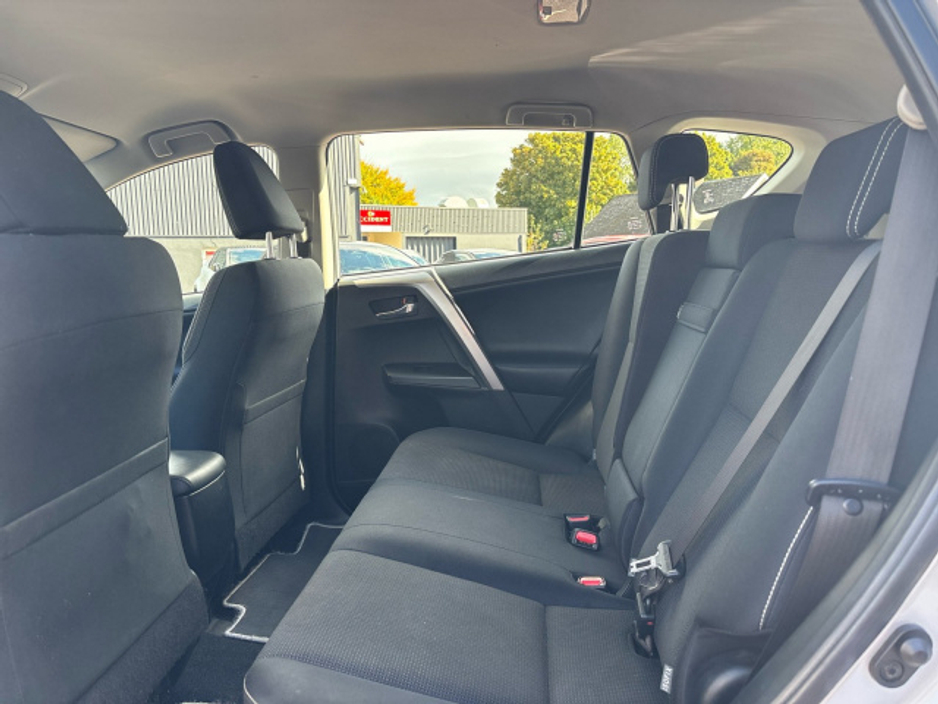 2016 Toyota Rav4 FRESH SELECTION OF TRADE-INS RAV4 2.5 HYBRID LUNA €22,500