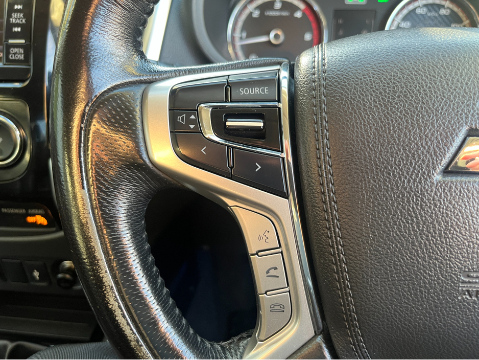 2017 Mitsubishi L200 DID BARBARIAN D/C 4WD 18 2.5 MANUAL //HIGH SPEC//FULL LEATHER//HEATED SEATS//REVEVRSE CAMERA//KEYLESS ENTRY//