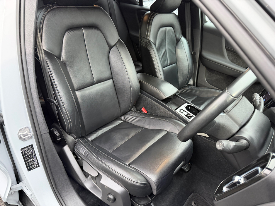 2021 Volvo XC40 R-DESIGN T5 RECHARGE//FULL LEATHER//FULL VOLVO SERVICE HISTORY//GREAT SPECIAL//SIMI AND AA DEALER €31,950