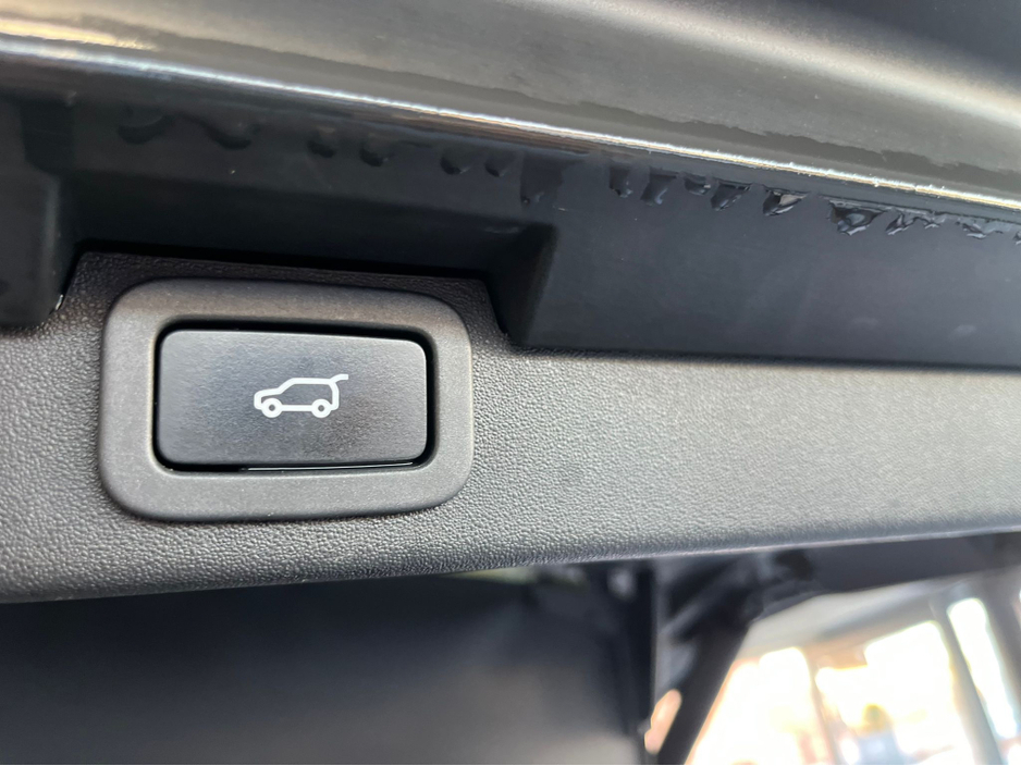 2018 Land Rover Discovery TD4 HSE***2 Year Warranty *** €32,900