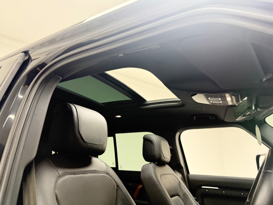 2023 Land Rover Defender X P400E FLAGSHIP MODEL €87,990