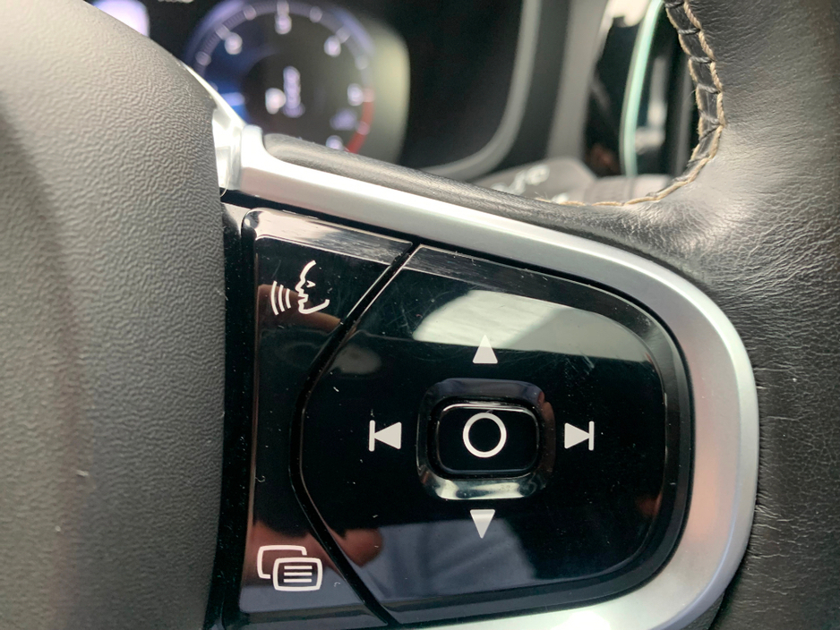 2021 Volvo V60 2.0 B4 197 BHP DSL R-DESIGN AUTO // ONE OWNER // FULL SERVICE HISTORY // STUNNING CONDITION 02/27 NCT // €270 ROAD TAX // €30,950