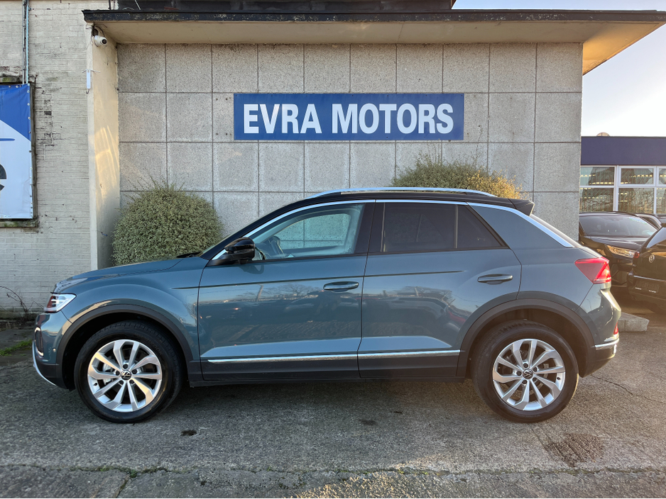 2023 Volkswagen T-Roc AUTOMATIC 2.0 DIESEL //MASSIVE SPEC//FULL LEATHER HEATED SEATS//PANORAMIC GLASS ROOF//LOW MILES// €31,950