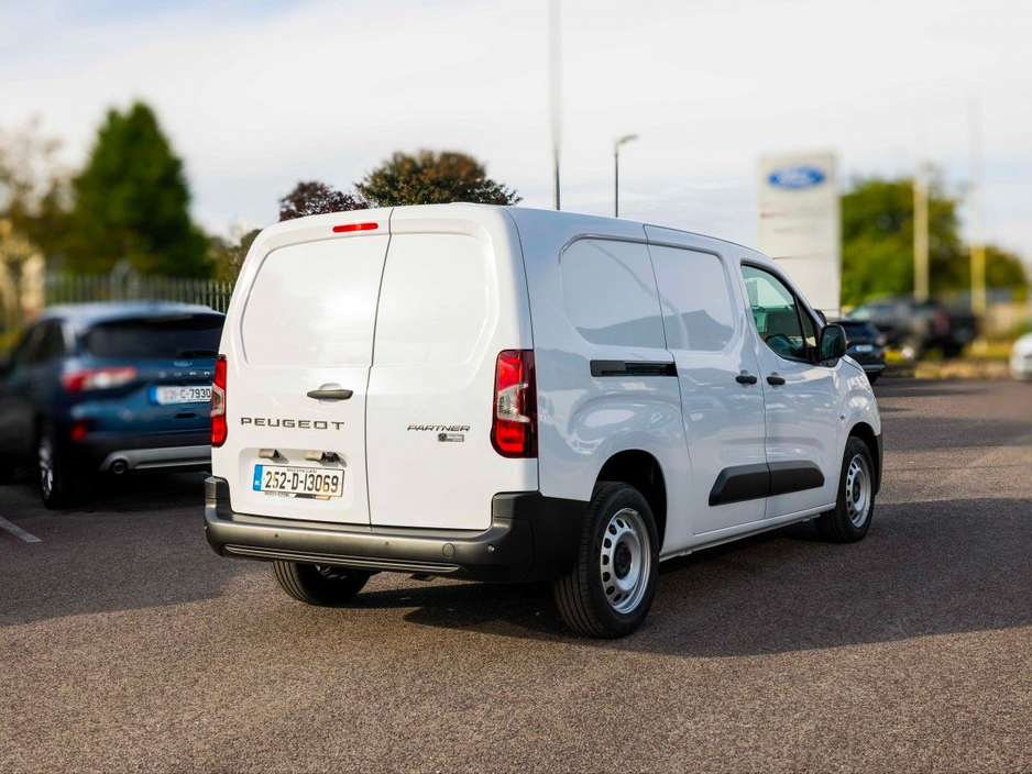 2025 Peugeot Partner PARTNER PROF PLUS 1.5 HDI 100 €22,725