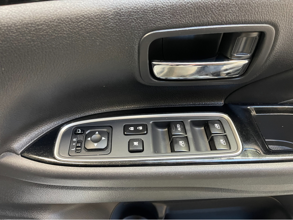 2016 Mitsubishi Outlander (Low Kms) HYBRID 2.0 PHEV AUTOMATIC 5DR MODEL  www.bolandscarcentre.ie €16,900