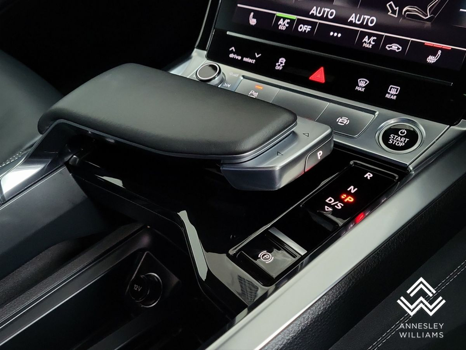 2022 Audi e-tron 55 quattro S Line €41,950