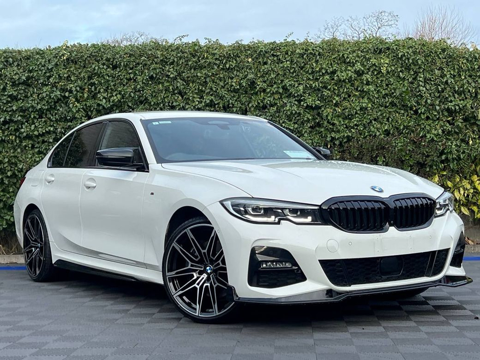 2021 BMW 3 Series 330e M-SPORT COMPETITION 2.0 HYBRID // LOW MILEAGE // 20" M3 COMPETITION ALLOYS // LEATHER/SUEDE M-SPORT INTERIOR // AMBIENT LIGHTING PACK €34,900