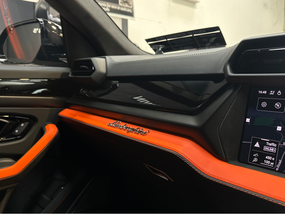 2025 Lamborghini Urus URUS S-E 4X4 V8 TWIN TURBO €359,950