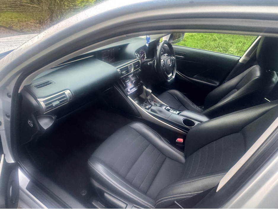 2014 Lexus IS 300 h 300 H SE AUTO 2.5 HYBRID €9,899