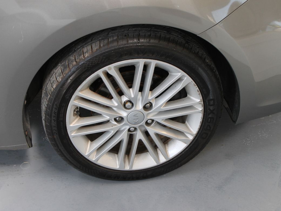 2017 Kia Carens 7 Seater EX 5DR €13,999